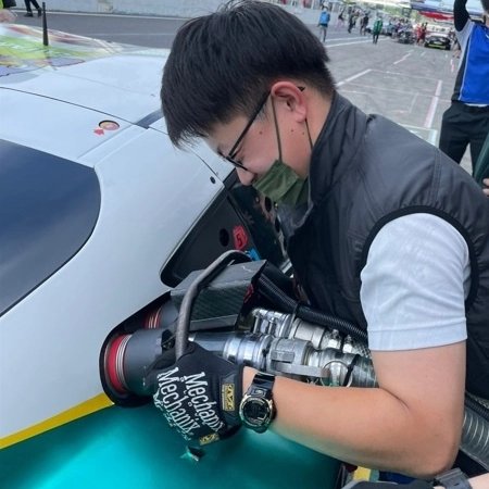 toyota_nagoya's tweet photo. 【スーパーGTメカ体験】
8/26〜28に鈴鹿サーキットで開催されたスーパーGT第5戦にメカニック体験を実施しました。前回同様、学生がチームの一員として設営、準備、作業の体験をしました!
#スーパーGT2022
#メカニック
#トヨタ名古屋自動車大学校
#埼玉トヨペット
#apr2022 https://t.co/lsiiRHOhBF