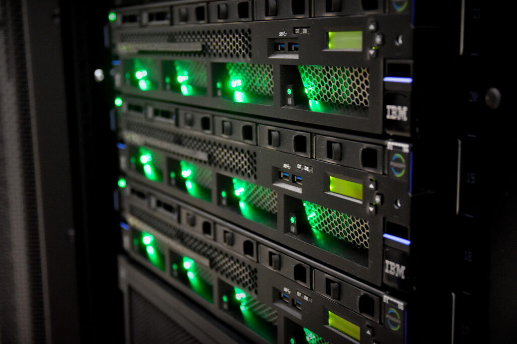 Last news from #Lucia 💻⚡: it will also feature a Large partition, with up to 4 TB of memory 💾, a Visualization partition for graphical sessions 😎 (through <a href="/open_ondemand/">Open OnDemand</a>), an AI partition 🧠 of 2 nodes with 8 dedicated GPUs each, and <a href="/SingularityApp/">Apptainer (formerly Singularity)</a> for the containers 📦!