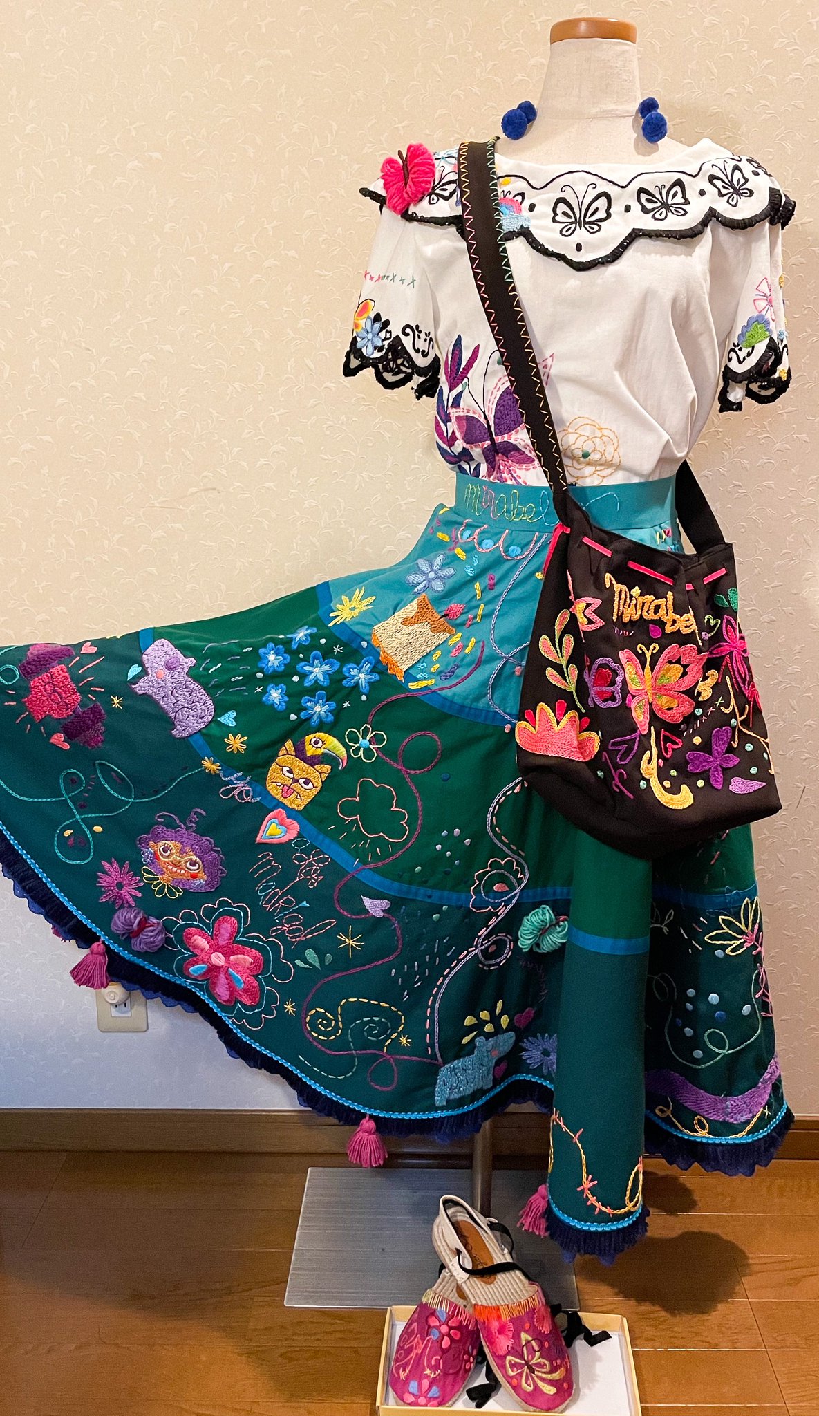 ミラベルと魔法だらけの家　ミラベル　衣装　Dハロ　仮装　総刺繍　セット ミラベルと魔法だらけの家 ミラベル 衣装 Dハロ 仮装 総刺繍