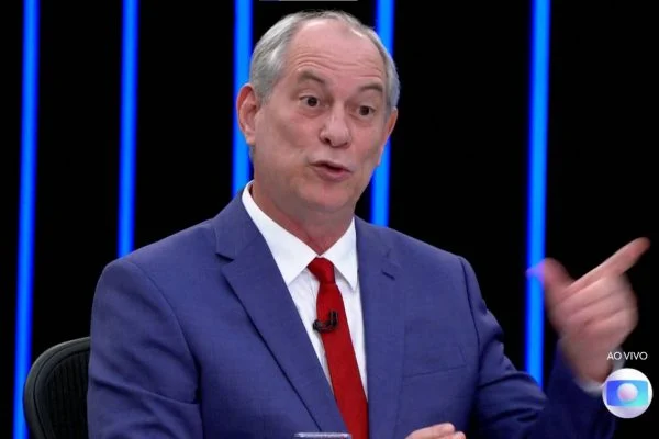 Metropoles's tweet photo. ➡️Após início de campanha, Ciro ultrapassa Lula e Bolsonaro na Wikipédia

Quantidade de visualizações do pedetista chegou a 165 mil desde 16 de agosto, maior que as de todos os outros presidenciáveis #Eleições2022 

Leia: https://t.co/i3PhIeDtig https://t.co/PKJina9mlC