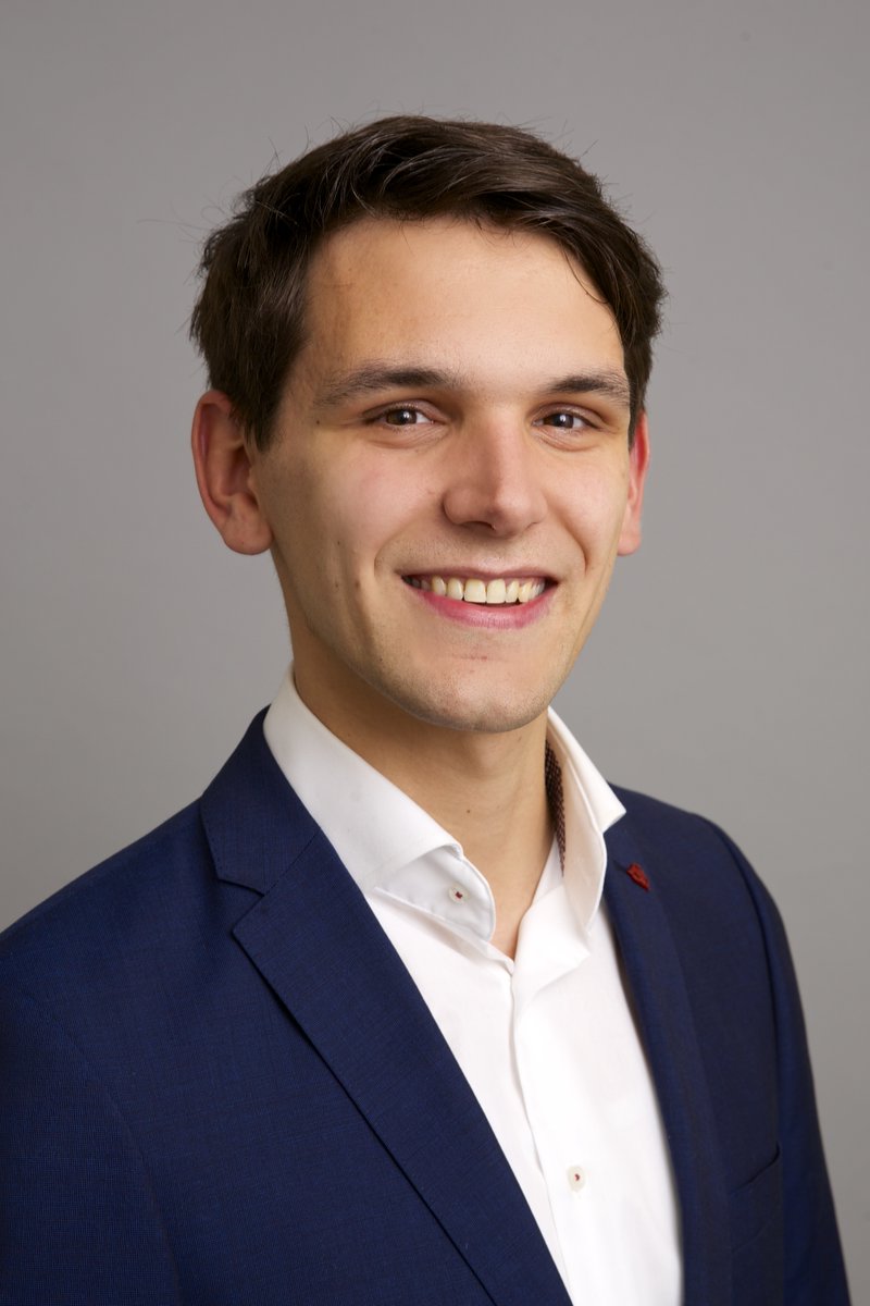 AlzheimerAms's tweet photo. 🎙️ @markdbm, #onderzoeker bij @alzheimerams, was te gast bij de @GreenJournal #podcast. Mark bespreekt zijn onderzoek over wanneer de achteruitgang in het alledaagse #functioneren bij mensen met #dementie van belang is. Benieuwd?👇
https://t.co/I70xm3RJ7h
@AmsNeuroscience https://t.co/6WryNzKxkI