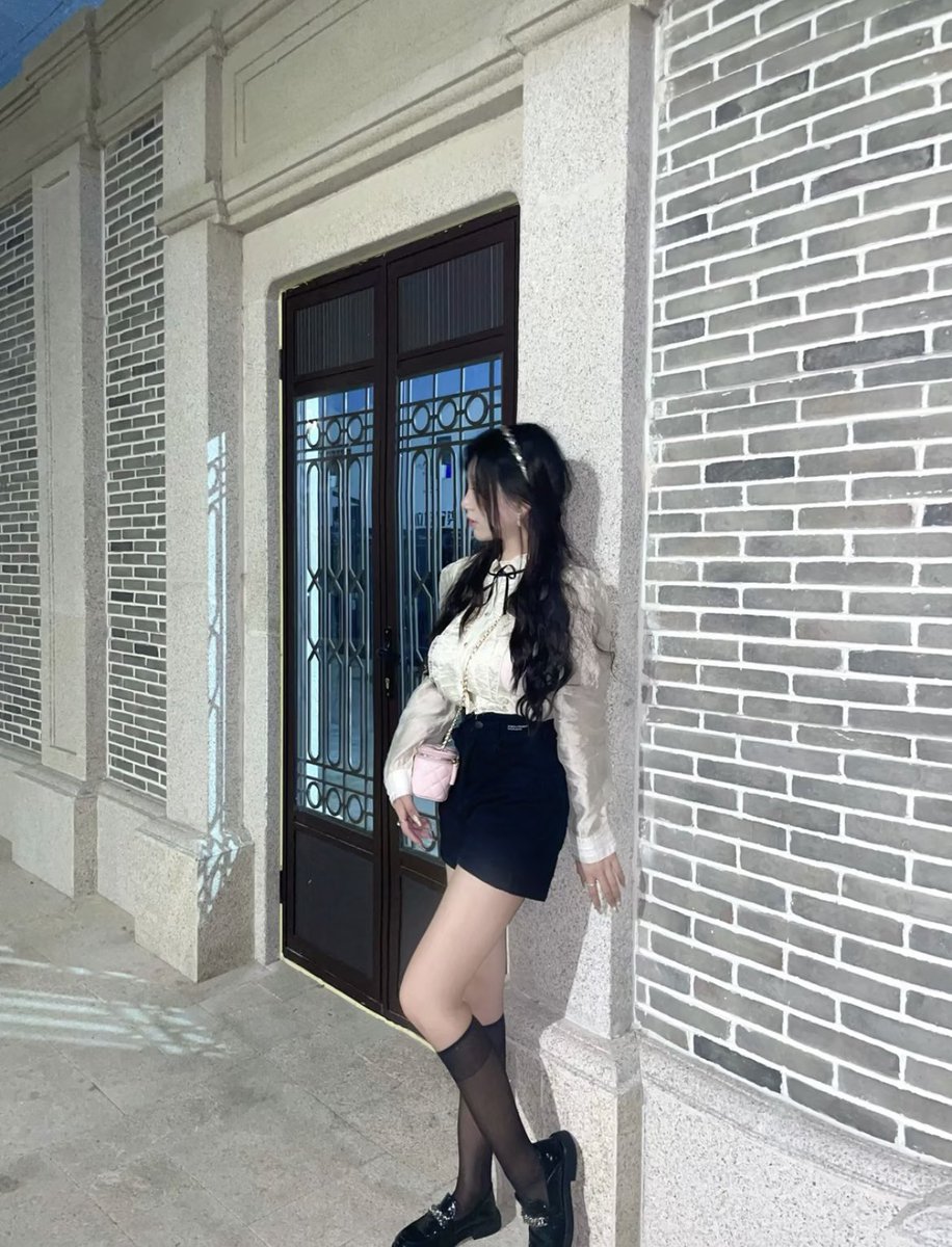 NellyRaman's tweet photo. 吃晚饭了嘛 #丝袜 https://t.co/4iw1SAj9JX