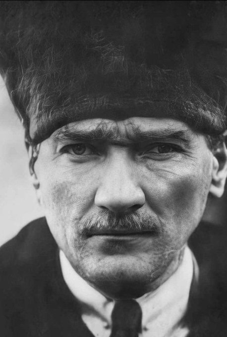 Bizler kahraman bir milletin evlatlarıyız. Başta Ulu Önderimiz Mustafa Kemal Atatürk olmak üzere vatanı savunmak ve düşmanı defetmek uğruna canını ortaya koyan tüm kahramanlarımıza minnettarız. 30 Ağustos Zafer Bayramımız kutlu olsun 🇹🇷🙏