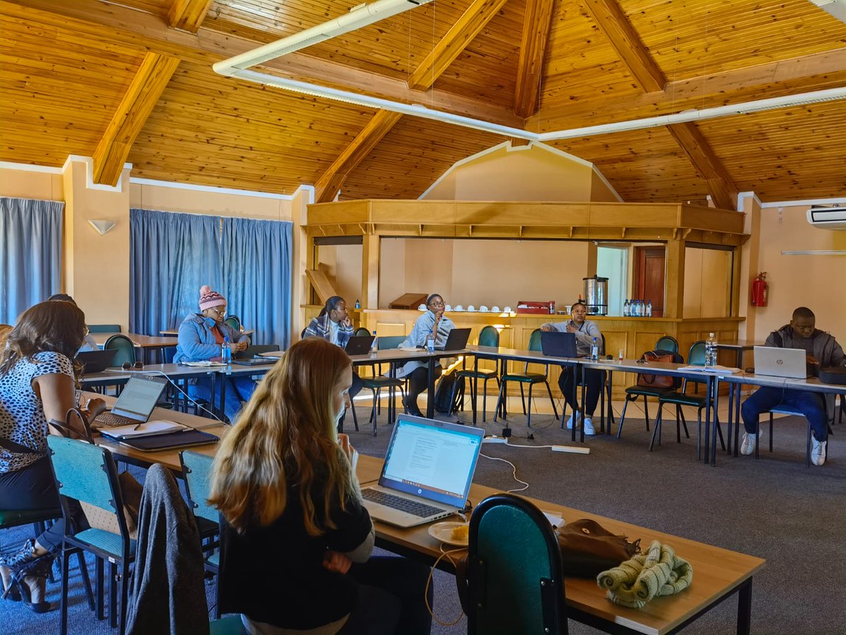 Happening now: Day 2 of our co-hosted budget analysis training workshop in #Makhanda with various civil society partners; facilitated by the inimitable Russell Wildeman of @UNICEF_SA. Great energy in the room with members of @budgetjusticesa & @imali_yethu @Rhodes_Uni CEC