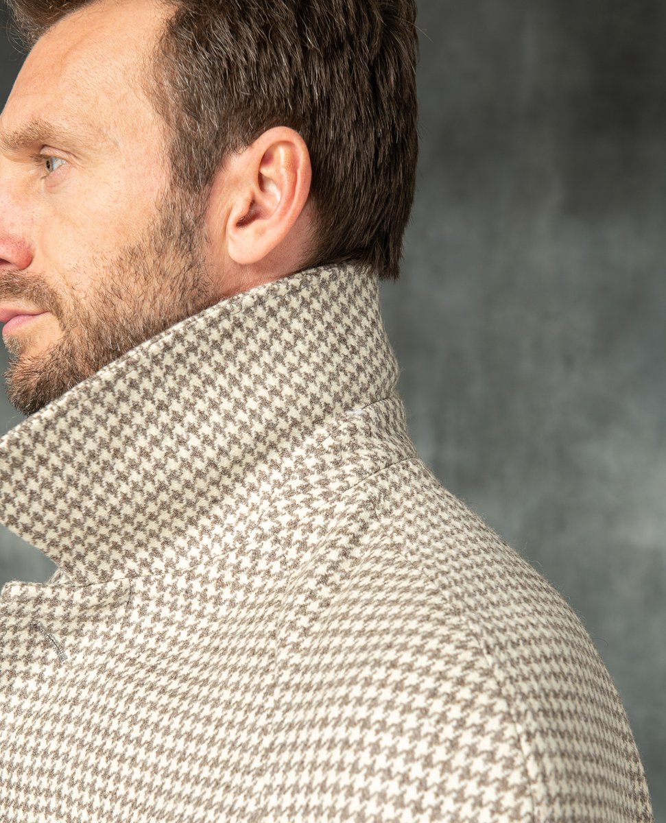 ParmaPini's tweet photo. Hit all the right notes in our Houndstooth Raglan Coat. Wear the collar down or up for additional warmth during those unpredictable colder days. 

https://t.co/ATY5hEXflD

#piniparma #newcollection #wintercollection #winterseason #houndstooth #raglancoat #raglan #menscoat https://t.co/5Ub1lnR9v3