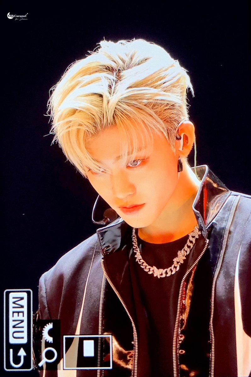 ขลังอะ มีไอดอลคนไหนทำได้แบบนี้บ้าง คนอื่นคาริม่า หล่อ เท่ หรืออะไรก็ตาม แต่แจมินเขาแบบดูขลังมากอะ ลุคขลัง ไม่รู้จะว่ายังไงดูศักดิ์สิทธิ์ ดูขลัง ออร่าออก