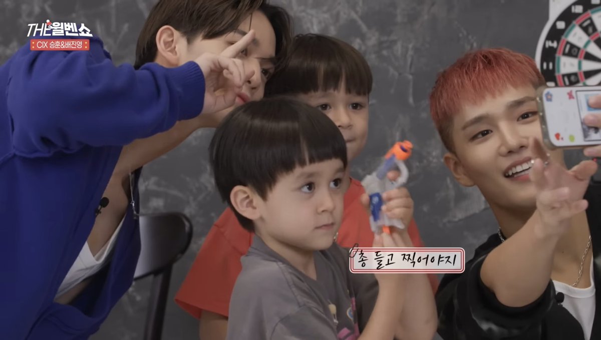 signedbywild's tweet photo. On the latest episode of the WillBen Show, William and Bentley are interviewing and playing with CIX Bae Jinyoung and Seunghun!
Which team will win the game and win their favorite snacks?
▶️ https://t.co/FVvEQyo86t
#TheHammingtons #teamwild #WillBenShow #CIX #WILDGroup https://t.co/9Gd7QtMmlA