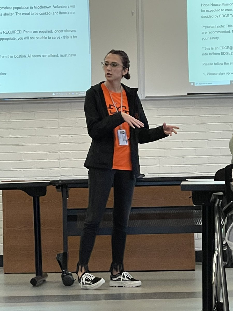 LEHSAPGOV's tweet photo. Browyn Dishun, EDGE Teen Center Volunteer Coordinator, came to speak to all MENCH &amp; Maus US Government classes, Monday, 8/29. Thank you for your continued cooperation with all our volunteers! #GovernMENCH https://t.co/UkcK7mVROK
