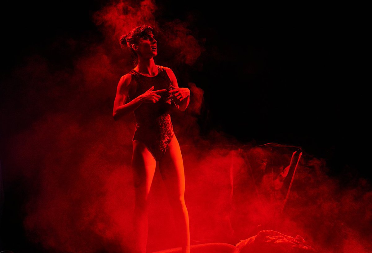 ⭐⭐⭐⭐⭐ Ed Fringe Review
⭐⭐⭐⭐ Traspi
⭐⭐⭐⭐ The Edit
⭐⭐⭐⭐ Fringe Biscuit

Gabriela Flarys' acclaimed THERE SHE IS is a surreal journey through the eyes of a recently arrived migrant to London 🐋

🗓️ 30 Aug - 3 Sept
🎟️ bit.ly/there-she-is-2…

📸 Alex Brenner