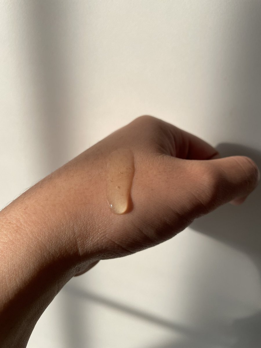 redburgundys's tweet photo. Pecinta moisturizer ringan dikulit ayo merapattttt‼️‼️‼️

Aku baru pernah nemu moisturizer yang teksturnya seringan ini😭

#NaturalSkincare #ProbiotikItuSehat #LockYourHydration #racuninskincare #reviewbynaaa https://t.co/m7mNMD7Fm1