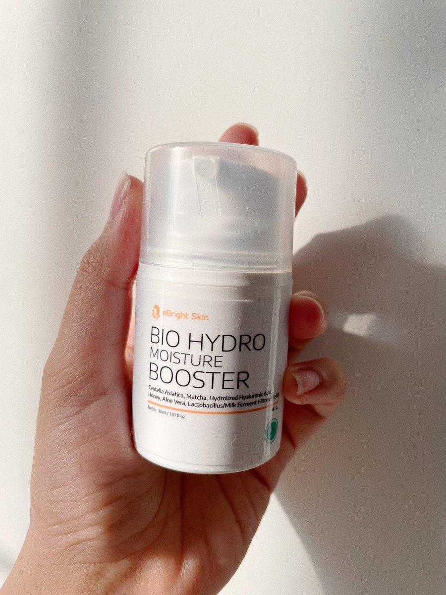 redburgundys's tweet photo. Pecinta moisturizer ringan dikulit ayo merapattttt‼️‼️‼️

Aku baru pernah nemu moisturizer yang teksturnya seringan ini😭

#NaturalSkincare #ProbiotikItuSehat #LockYourHydration #racuninskincare #reviewbynaaa https://t.co/m7mNMD7Fm1