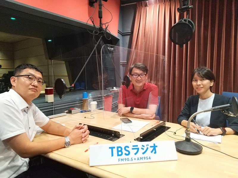 nankuru_akabeko's tweet photo. 【拡がって！】ある意味で監督黙認？の『東京2020オリンピック閉幕から1年～ある記者たちの視点』。記者たちが見た #tokyo2020 SIDE:C。映画で描かれたこと、描かれなかった東京オリンピックを語っています。動画で完全版をご覧いただけます↓
 https://t.co/R1EtbqUs4o https://t.co/xB6Wi5QVMR
