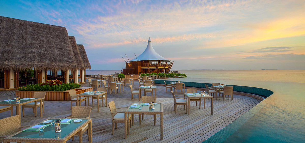 LinaraTravel's tweet photo. Dinner for two + ocean views = instant romance
Linara Travel, planning tropical date nights since 2003.📍@barosmaldiv https://t.co/nUVaNSBfav