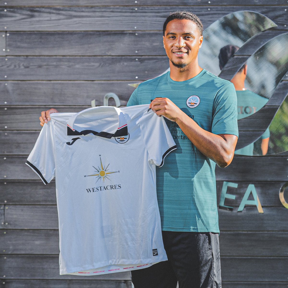 Swansea City AFC (@swansofficial) on Twitter photo 🙌 𝗪𝗘𝗟𝗖𝗢𝗠𝗘, 𝗢𝗞𝗢-𝗙𝗟𝗘𝗫 🦢
Swansea City has completed the loan signing of <a href="/ArmstrongOkoflx/">Armstrong Oko-Flex</a> from West Ham United, subject to international clearance.
👉 bit.ly/3RhlEOn 🙌 𝗪𝗘𝗟𝗖𝗢𝗠𝗘, 𝗢𝗞𝗢-𝗙𝗟𝗘𝗫 🦢
Swansea City has completed the loan signing of <a href="/ArmstrongOkoflx/">Armstrong Oko-Flex</a> from West Ham United, subject to international clearance.
👉 bit.ly/3RhlEOn