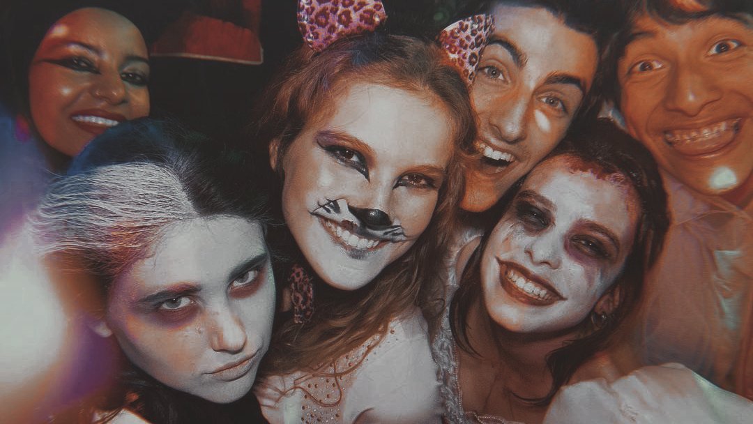 ☾ . °﹙𝐓𝐑𝐀𝐌𝐀 — 𝑯𝑨𝑳𝑳𝑶𝑾𝑬𝑬𝑵﹚* . ☼

 — ; 𝟑 𝐝𝐞 𝐧𝐨𝐯𝐢𝐞𝐦𝐛𝐫𝐞 (𝟐𝟎𝟏𝟖) 𝐚 𝟒 𝐝𝐞 𝐧𝐨𝐯𝐢𝐞𝐦𝐛𝐫𝐞 (𝟐𝟎𝟏𝟖)

#Temporada1 #Skamlloween #SkamEsSquad #SkamEspaña