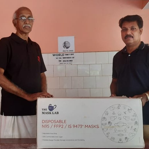 TibetHeritage's tweet image. #SpreadingMasks: On the behalf of The Mask Lab + Friends of Tibet Foundation, Shri AK Tharanathan is handing over free facemasks to the representative of renal/dialysis patients from Palakkad on Aug 17th, and to a Seva Bharathi volunteer from Amballur, Thrissur on Aug 29th, 2022.