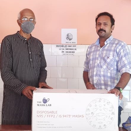 TibetHeritage's tweet image. #SpreadingMasks: On the behalf of The Mask Lab + Friends of Tibet Foundation, Shri AK Tharanathan is handing over free facemasks to the representative of renal/dialysis patients from Palakkad on Aug 17th, and to a Seva Bharathi volunteer from Amballur, Thrissur on Aug 29th, 2022.