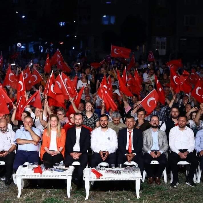 Sevgili başkanım <a href="/abdullahozdemir/">Abdullah Özdemir</a> Bey'in büyük katkıları ile güneşli Balkan Türkleri derneğimizin organize ettiği Bizim de proje desteği verdiğimiz 30 Ağustos açık hava konserinden güzel kareler
Teşekkürler <a href="/abdullahozdemir/">Abdullah Özdemir</a> <a href="/BagcilarBld/">Bağcılar Belediyesi</a> <a href="/gunesliblknturk/">guneslibalkanturkler</a> @kazimkoroglu <a href="/ufukilhan3/">ufuk ilhan şahoviç</a>