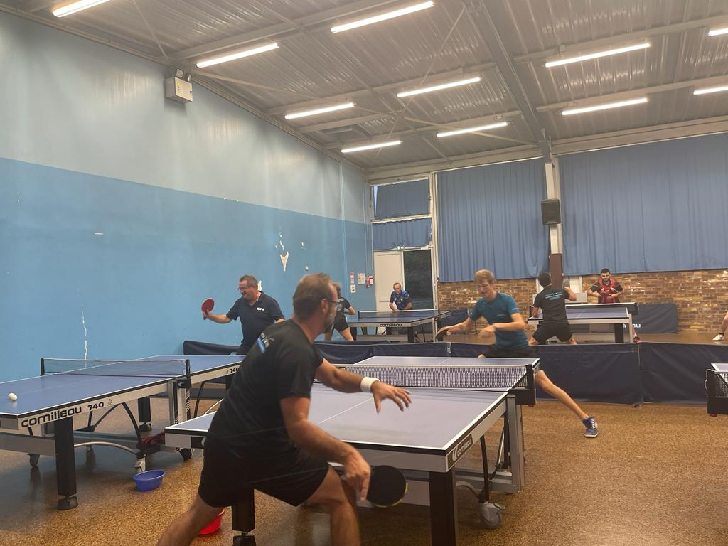 savignysoping's tweet photo. La préparation commence ! Du physique et de la régularité.
#SavignySoPing #entrainement #club #Ping #tennisdetable https://t.co/Kzz4VZq61J