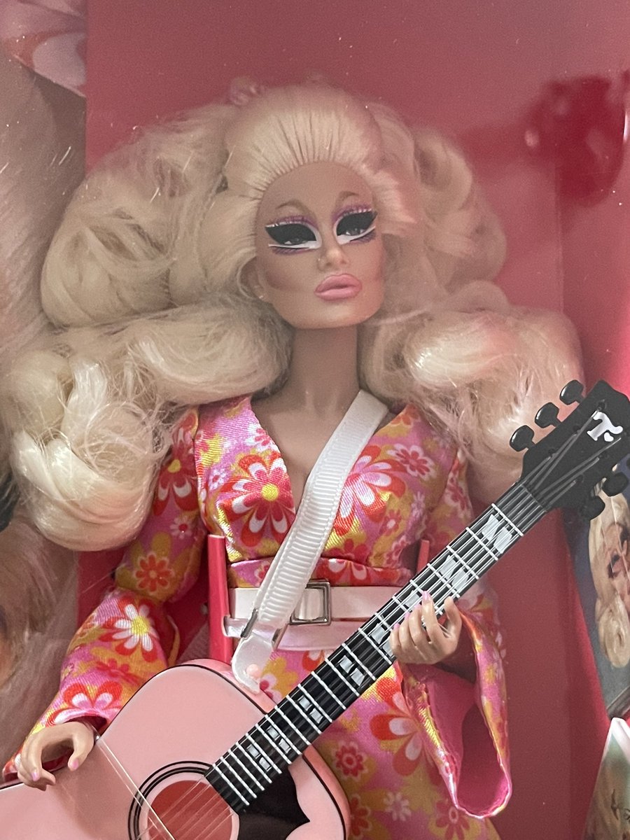 RhydonMyOldRod's tweet photo. For the first time in my adult life, a ✨ Real Woman✨ has made it into my home! 💕  @trixiemattel https://t.co/ZSiHCCZBL9