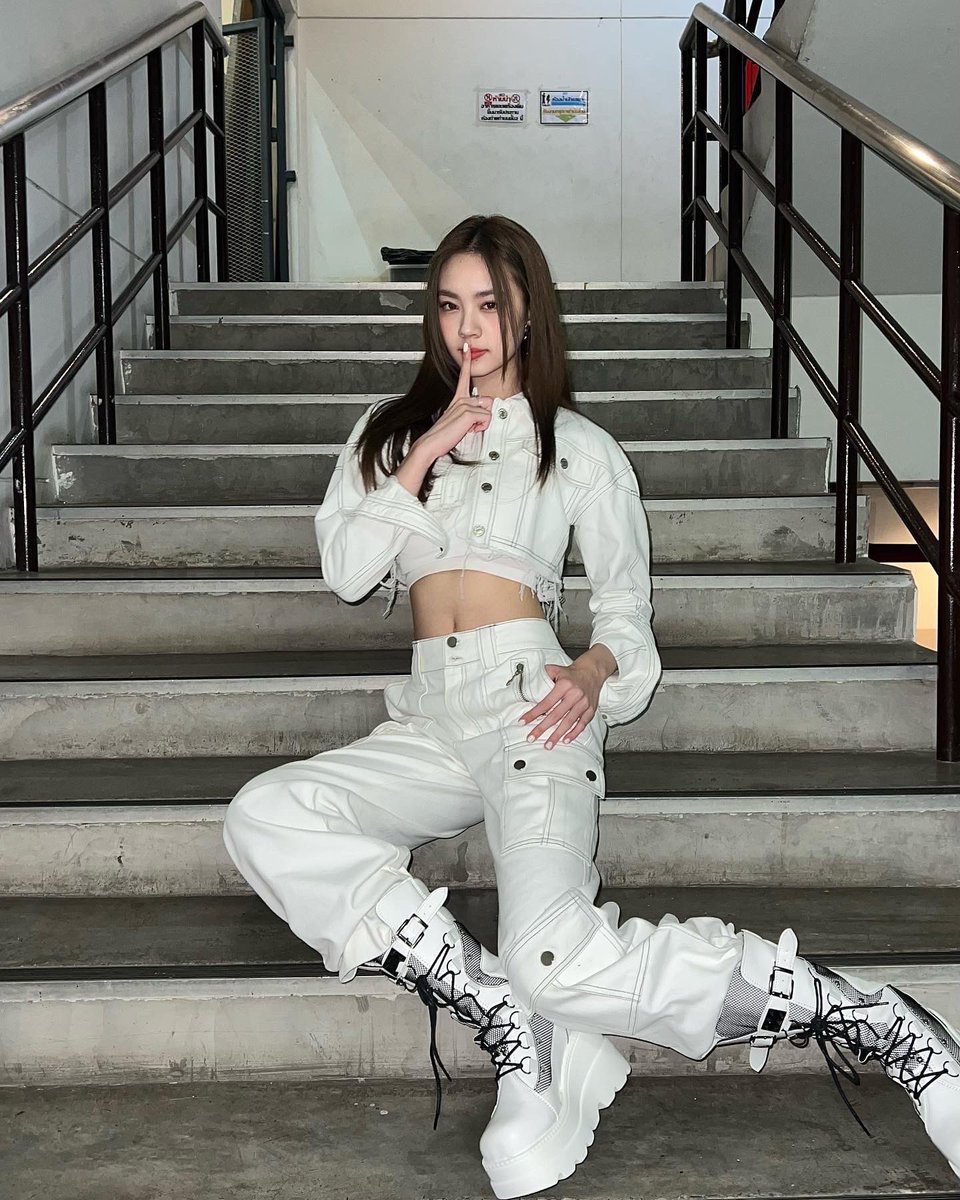 earnearnfatima's tweet photo. สรุปใส่สีอะไรดีน๊าาา💙💚🧡🧡❤️ 
#วันนี้ใส่สีอะไร 
#luckycolor 
#EarnEarnFatima https://t.co/uxGYSPCyop