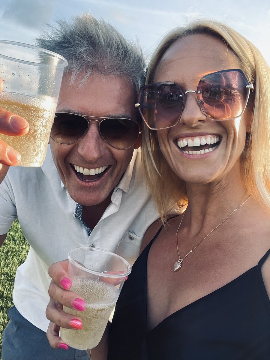 EllaBrocklebank's tweet photo. Even when you’re losing you’re totally winning!! 😂🙌🏻😂🙌🏻😂

So much fun at the @KentMSTC @cantrugby inaugural charity Bat &amp; Trap competition with our awesome (if utterly rubbish) team!! ❤️☀️🥂🍻

@JFitterHarding @jennergroup https://t.co/X4fj1e1NL0