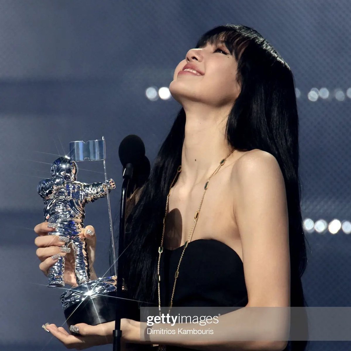 lisa_only327's tweet photo. “LISA BLACKPINK คว้ารางวัล MTV Video Music Awards 2022 (VMAs) สาขา Best K-Pop Video จากเพลง LALISA  โดยลิซ่าถือเป็นศิลปินเดี่ยว K-pop ในประวัติศาสต​ร์คนแรกและคนเดียวที่ชนะรางวัลนี้”💛 https://t.co/g7gtMXsd32