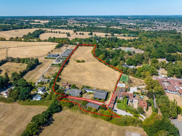 WeldonBeesly's tweet photo. For Sale - Development Opp nr Waltham Cross. 3 bed house, 13k sq.ft buildings (3k with business consent) &amp; 8.84ac of land. More details available soon. https://t.co/vYc5ZdsMid