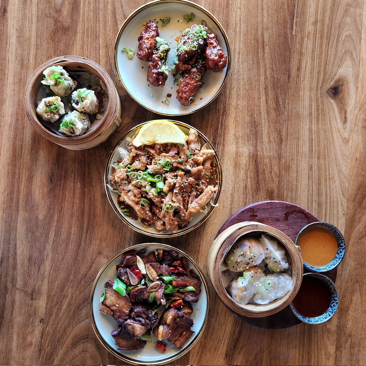 aqsaNess's tweet photo. August foodie photo dump 📲🖼 
Frame 1: Momo Kuro (Rosebank)
Frame 2: The Rock (Design Quarter)
Frame 3: Le Kreamery (Eldosquare)
Frame 4: Ukko (Nicolway) https://t.co/zI5YkhM4hP