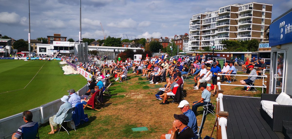 LordRic52's tweet photo. Update from Hove Actually, @SussexCCC

Standing room only up at the Cromwell Road end

Please send ... More Deckchairs !!

#AugustFixtures

Loving the @RoyalLondonCup 🏆 https://t.co/V0JEy4ZtsD