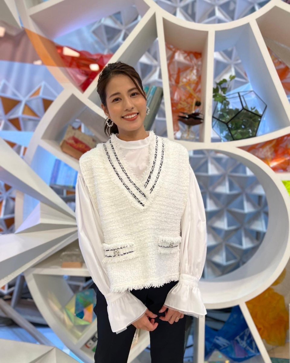 めざまし８ S Tweet Yuuuuuumi Sfashion きょうの永島アナは 秋を感じる ツイードニットベスト フリンジがポイントです つつみんとお揃い 袖口がひらひら なブラウスがかわいい モノクロコーデでした 永島