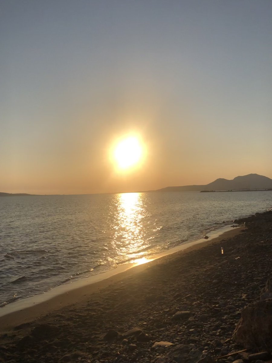 MrsVarvaresos's tweet photo. @DanRather Sunset in Neapoli, Laconia, Greece. So good for the soul. https://t.co/MgCC30Czha