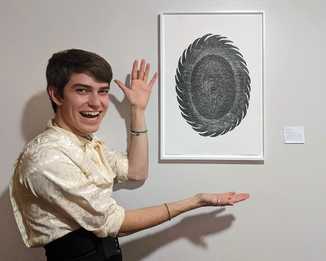 TangMuseum's tweet photo. We’re gearing up for the next ROOM•MATE: Living with Tang Art! Our student art loan program now gives 75 Skidmore College students the opportunity to hang artwork from the #TangCollection in their dorm or apartment. 🖼️⁠ 💫

📸: Paul Seggev ’23 with Sharon Bates ‘Slice,’ 2019 https://t.co/zfhA8hLCwv