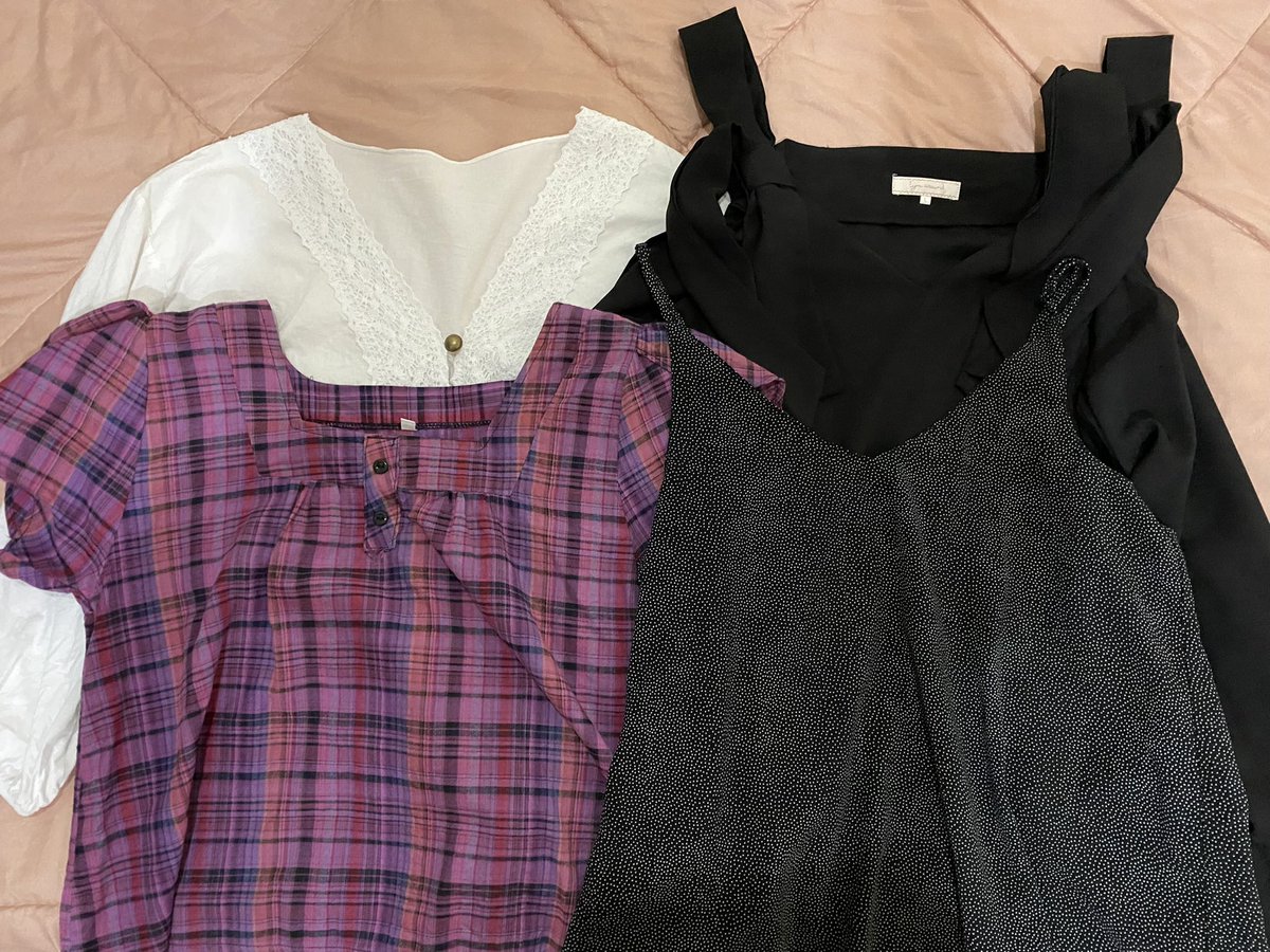amyleeused's tweet photo. ขายหมดแจก 100 ฿ สุ่มจากรี🫶🏻🫶🏻

-โล๊ะตู้ค่ะ🧺🎀
งานป้ายเยอะมากก บางตัวใส่ครั้งสองครั้งเอง✨(มีเยอะกว่าในรูปอีกนะคะ)
ค่าส่ง 40 ฿ เหมาๆไม่บวกเพิ่ม 
รีทวิต+ฟอล ลดไปเลย 5 บาท 
ลงวันอังคาร 21.00 นะคะ 🙇🏻‍♀️🙇🏻‍♀️

#ส่งต่อเสื้อผ้ามือสอง #ส่งต่อ #เสื้อผ้ามือสอง #ส่งต่อเสื้อผ้า #โล๊ะตู้เสื้อผ้า https://t.co/2d8SwTej3g
