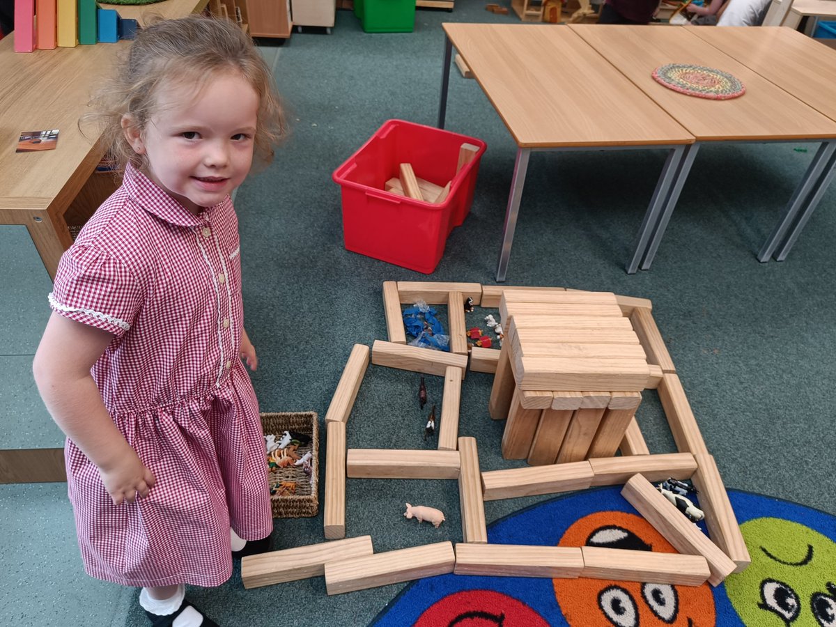 MrsOSheaTeaches's tweet photo. A snapshot of some of our creations this afternoon. We've made a farm, a laptop and a necklace https://t.co/uxBOh5YoyH
