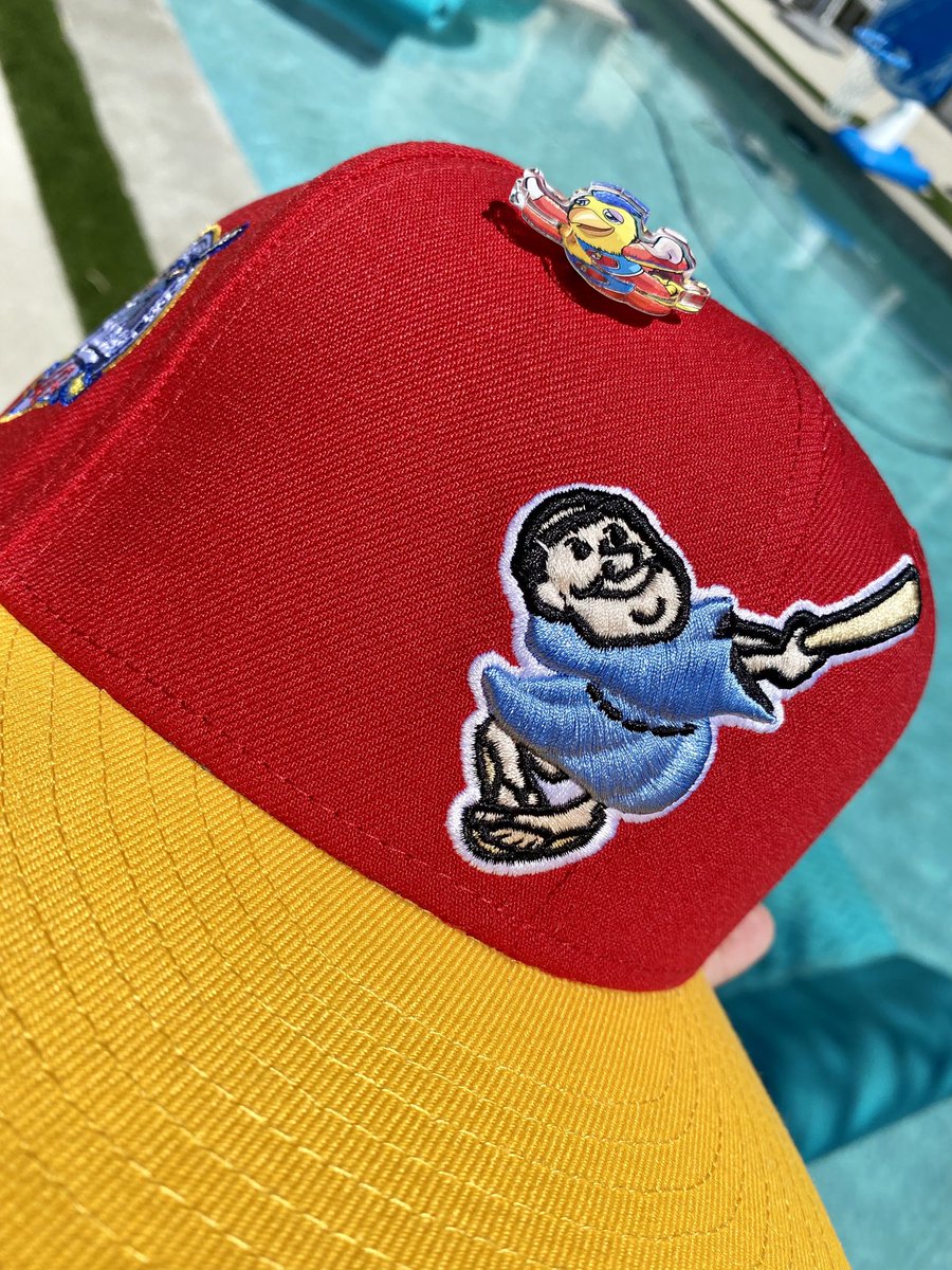 RaoulMartinezTV's tweet image. Back home. Representing! #SanDiego #SanDiegoChicken @Crown_Kleen @BillionCreation #madeinsandiego #caps #lids #hats @lids @NewEraCap