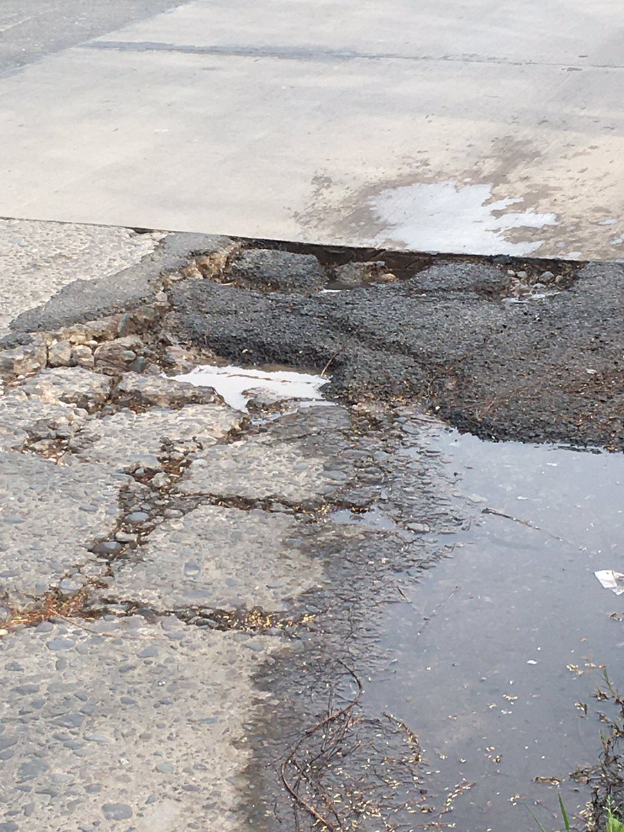 katemjm's tweet photo. @MuniNunoa Hola, me gustaría saber si alguna vez van a arreglar la calle Amapolas (entre Coventry y Eliecer Parada), es una calle muy transitada y ustedes no hacen arreglos ni mantenciones hace años. Si quieren les mando las otras fotos de daños a algún mail. https://t.co/lJnfXj0zWu
