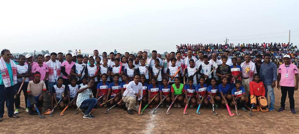 Hockey Fever always grips Sundargarh. A Hockey Tourney with 36 Men &amp; 8 Women Teams concluded at Kandeimunda in Kutra block recently. The enthusiasm among youth is high this year as Sundargarh co-hosts Men's HWC 2023. #OdishaForSports #Sundargarh4Hockey <a href="/CMO_Odisha/">CMO Odisha</a> <a href="/sports_odisha/">Odisha Sports</a>