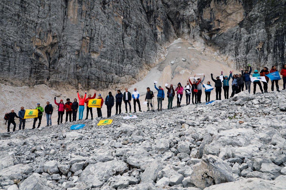 uniud's tweet photo. 🏔️ Uniud prende parte a #ClimbingForClimate per sensibilizzare l'opinione pubblica sui #cambiamenticlimatici
Una salita al #ghiacciaio del Montasio che ha coinvolto 50 persone; un aperitivo scientifico a Tarvisio; incontri a Malborghetto e Udine.
➡️ https://t.co/hF5pzL7JCR https://t.co/O4NUMY8DBC