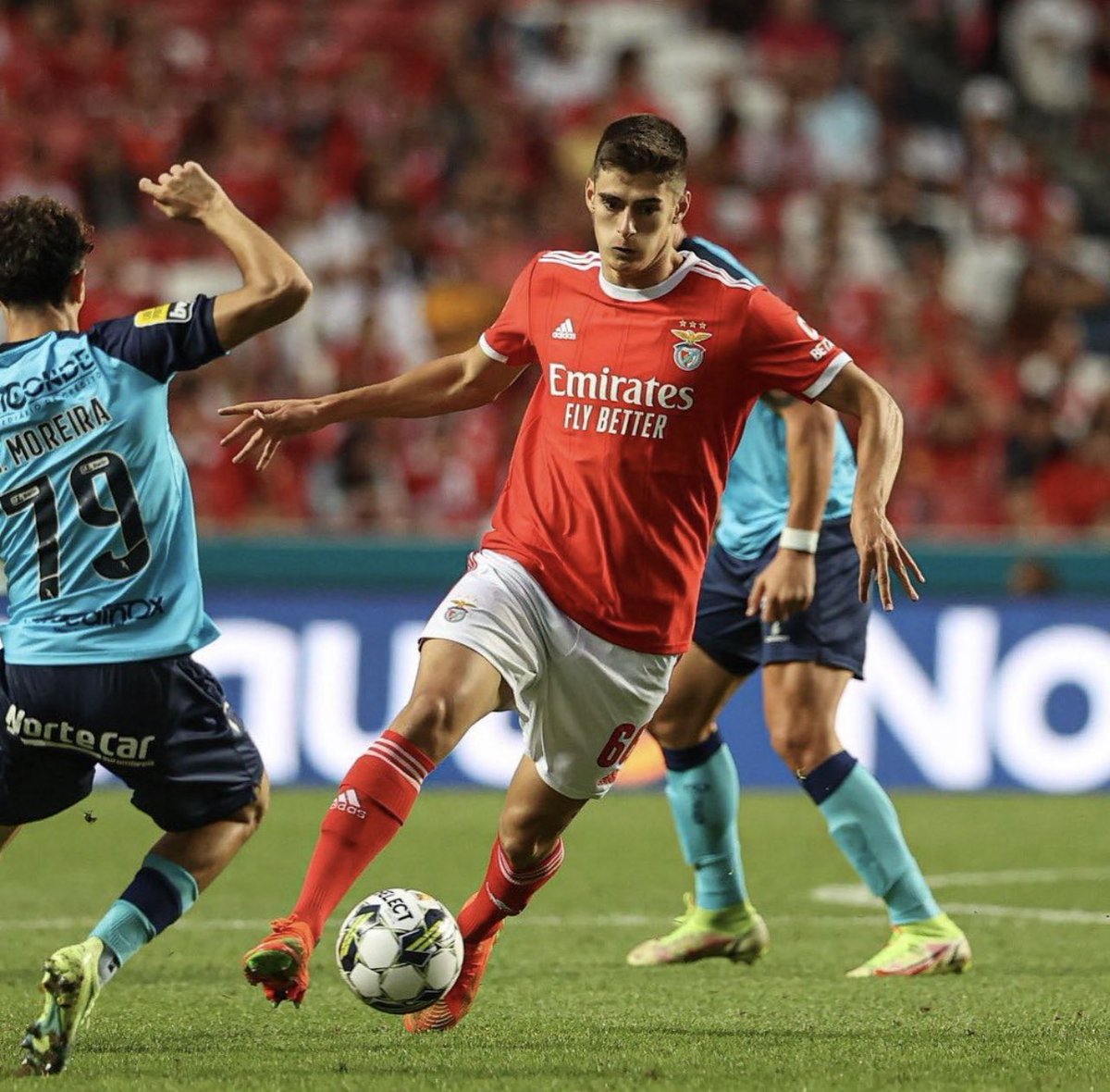 SLBStats's tweet image. Primeira parte sem ideias. Falta velocidade e ideias para desbloquear o bloco defensivo.

António Silva o melhor até agora

🔺31 toques na bola
🔺27 passes certos (96.4%)
🔺5 passes longos (5/5)
🔺1 duelo aéreo ganho (1/1)
🔺2 clearances

Vamos para a segunda parte 🔴⚪