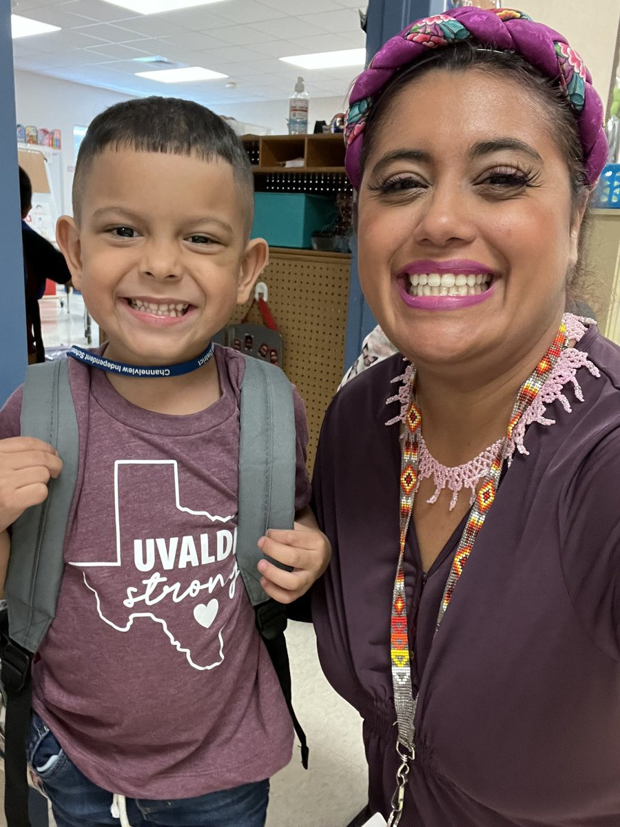 MrsBarreraPerez's tweet photo. #UvaldeStrong Channelview #HTX is sending all of our love and prayers to the beautiful city of Uvalde #Texas #valueevervoice @ChannelviewISD @BLECC_BlueJays @tchill_ #deepintheheartoftexas https://t.co/nye1QBeeww