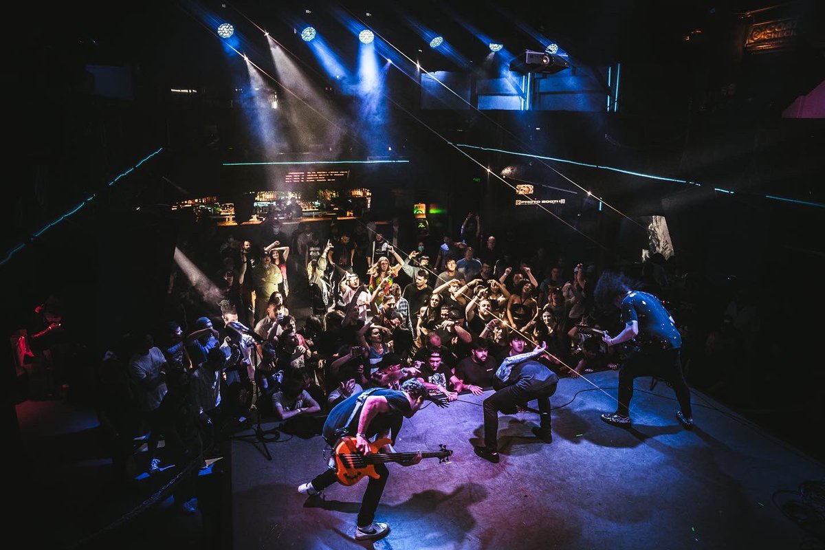 thisismonuments's tweet photo. North American tour halfway complete ✅ We’re smashing through Seattle tonight, bring your game faces 😈
____

#monuments #thisismonuments #heavymusic #metal #progressivemetal #metalcore #djent #tour #tourlyfe #events #live #mosh #riffs #destroy https://t.co/2dZ6bX80Yx