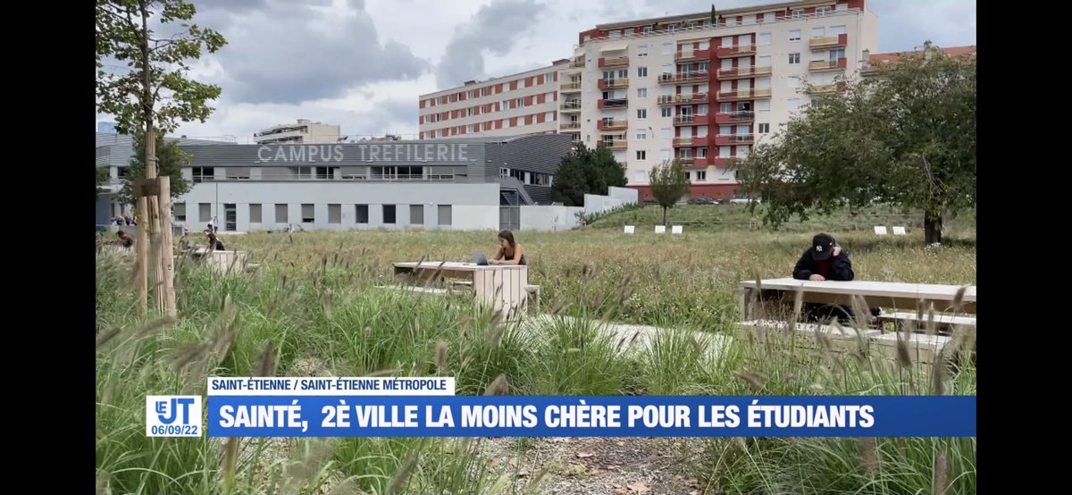 FedeFASEE's tweet photo. 🟩 #OnParleDeNous 

📢 Lutte contre les précarités, travail avec les institutions, logement,… La @FedeFASEE agit pour les étudiants ligériens ! 

🎤 De nombreux points de discussion aux côtés de @tl7loire et @RCFSaintEtienne. Retrouvez nos interviews sur leurs sites respectifs ! https://t.co/GHnrlw1t2r