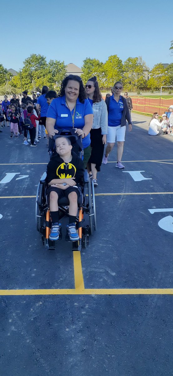 ARGOLIFER's tweet photo. Keegan is so excited, the sun is a shining on us π Mayor Berry Vrbanovic joined us.
We're here at the school,
on the first day for opening ceremony.
Brand New School Oakwood π¦
#firstdayofschool2022 https://t.co/6LS4OOgq5s
