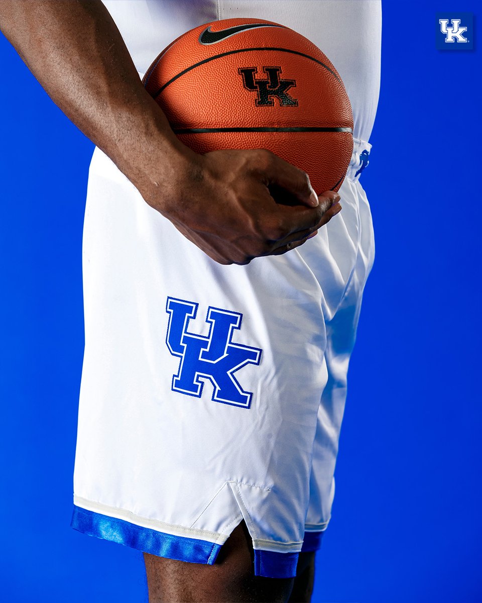 KentuckyMBB's tweet photo. For Kentucky. ⚪️⚪️⚪️⚪️⚪️ https://t.co/qp2EPx0aoV