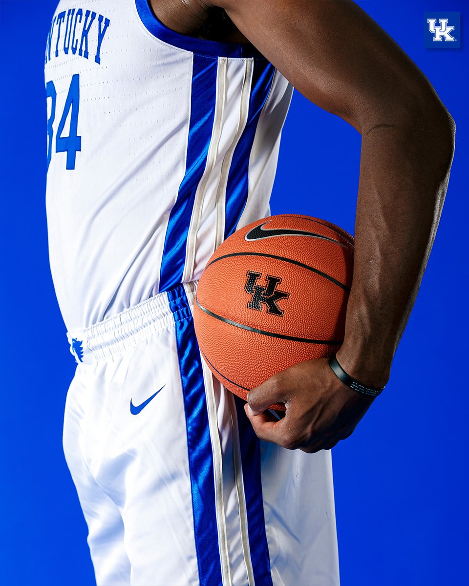 KentuckyMBB's tweet photo. For Kentucky. ⚪️⚪️⚪️⚪️⚪️ https://t.co/qp2EPx0aoV