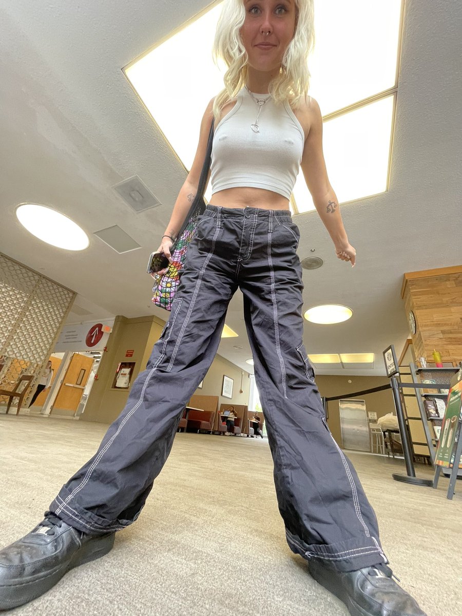 AbSchmidtNews's tweet photo. bella’s favorite artist is lil wayne #loyno #digicomm https://t.co/VWTycKG1jI