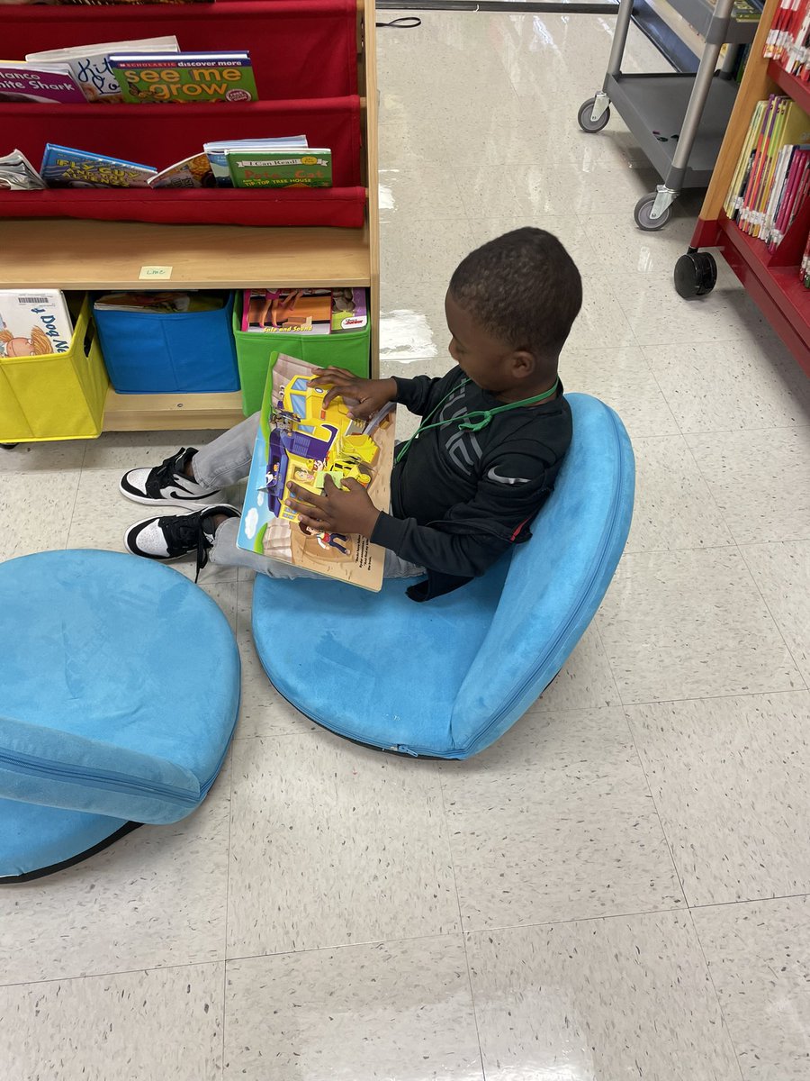 VinesPrimaryLMC's tweet photo. How perfect that we  started book checkout @deSantiago_AISD on “National  Read a Book” Day!! 🤗📚❤️ #WeGrowGraduates #AldineConnected https://t.co/KCbCVEEpB9