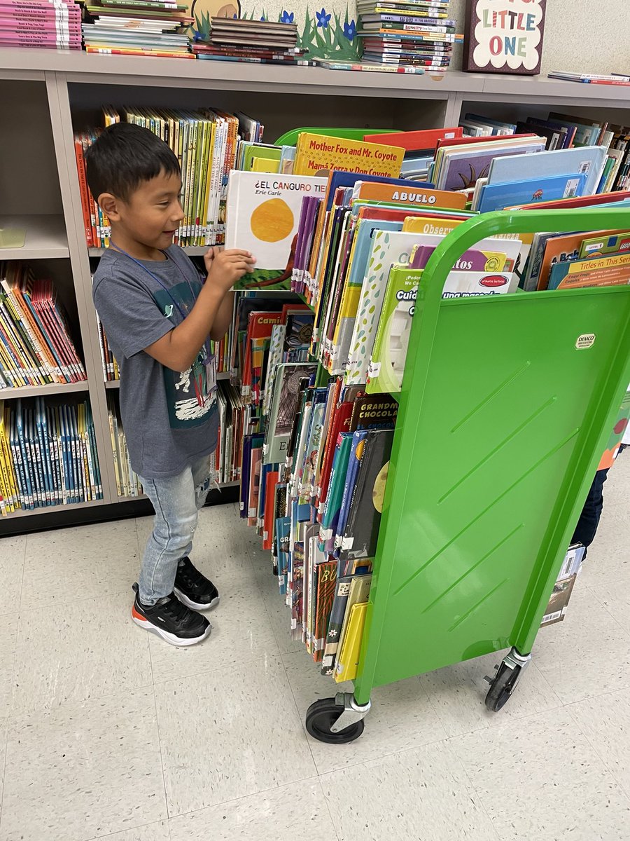VinesPrimaryLMC's tweet photo. How perfect that we  started book checkout @deSantiago_AISD on “National  Read a Book” Day!! 🤗📚❤️ #WeGrowGraduates #AldineConnected https://t.co/KCbCVEEpB9