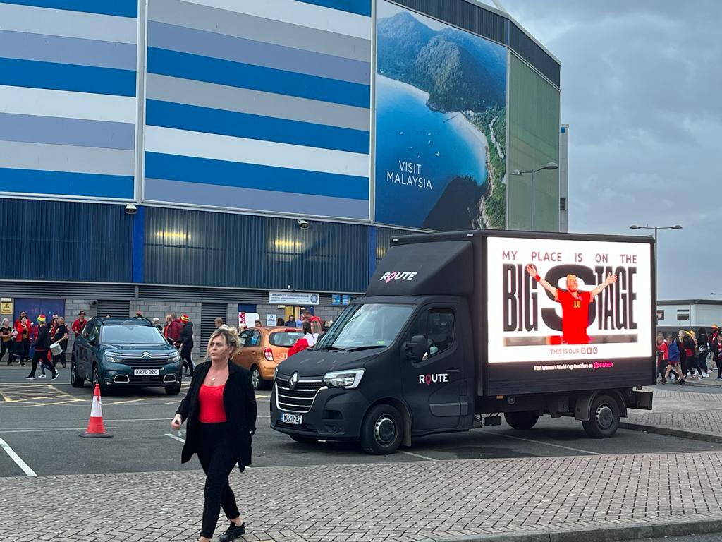 RouteMediaUK's tweet photo. Great to see our digivans at @CardiffCityStad ahead of tonight's match ⚽️. A historic night for Women's football in Wales 🏴󠁧󠁢󠁷󠁬󠁳󠁿 Good luck  @Cymru @FAWales #BetterTogether #routemedia #rightroute #BeFootball https://t.co/92ItnIWWt6